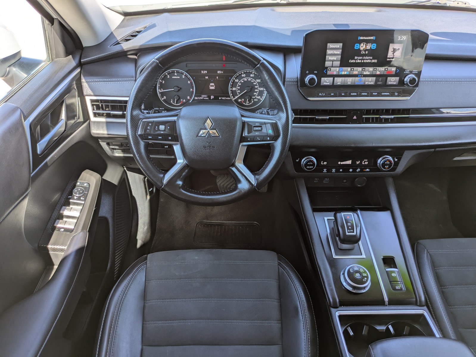 Used 2024 White Diamond Mitsubishi SE image 16