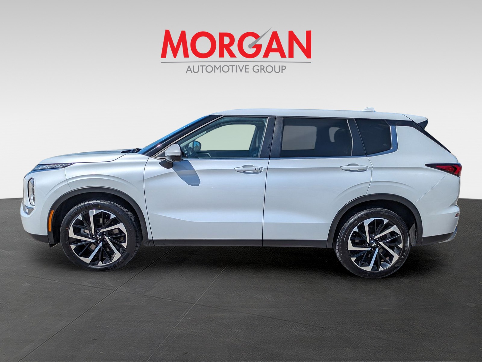 Used 2024 White Diamond Mitsubishi SE image 7