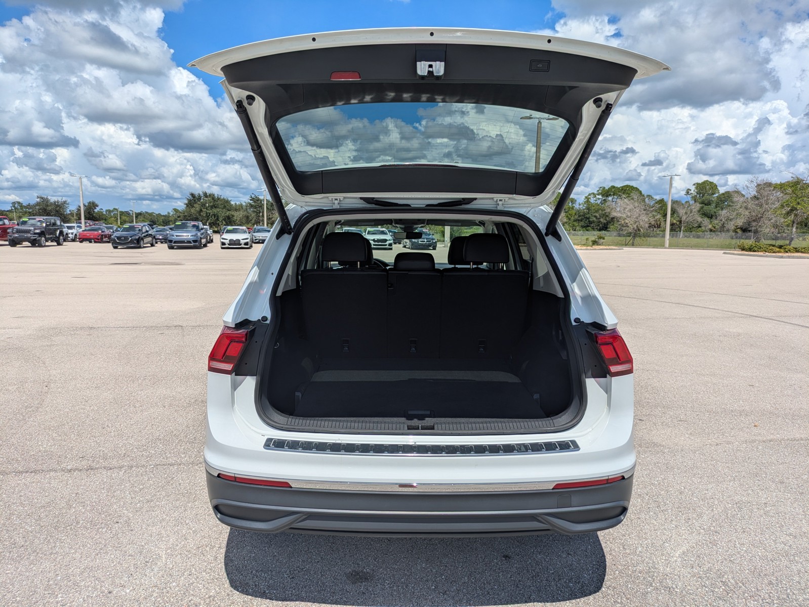 Used 2024 Pure White Volkswagen Wolfsburg Edition image 31