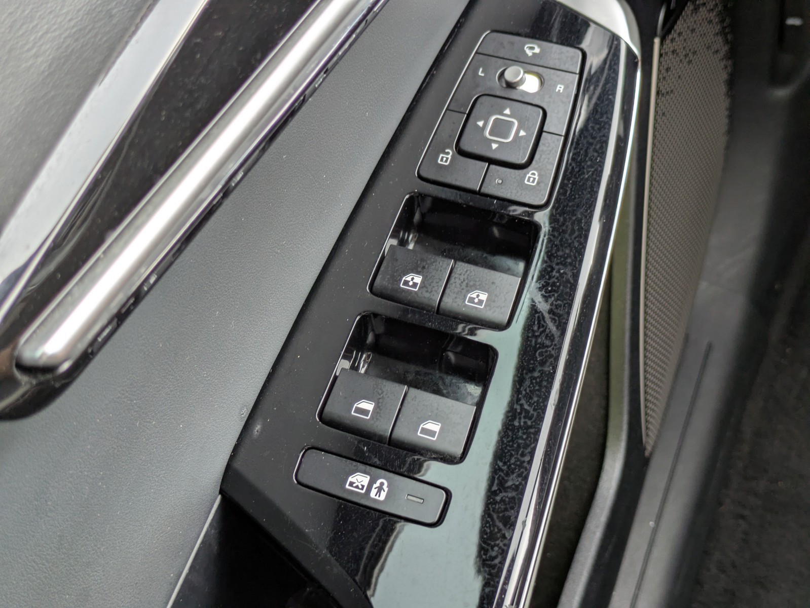 Certified Used 2024 Aurora Black Pearl Kia GT-Line image 24