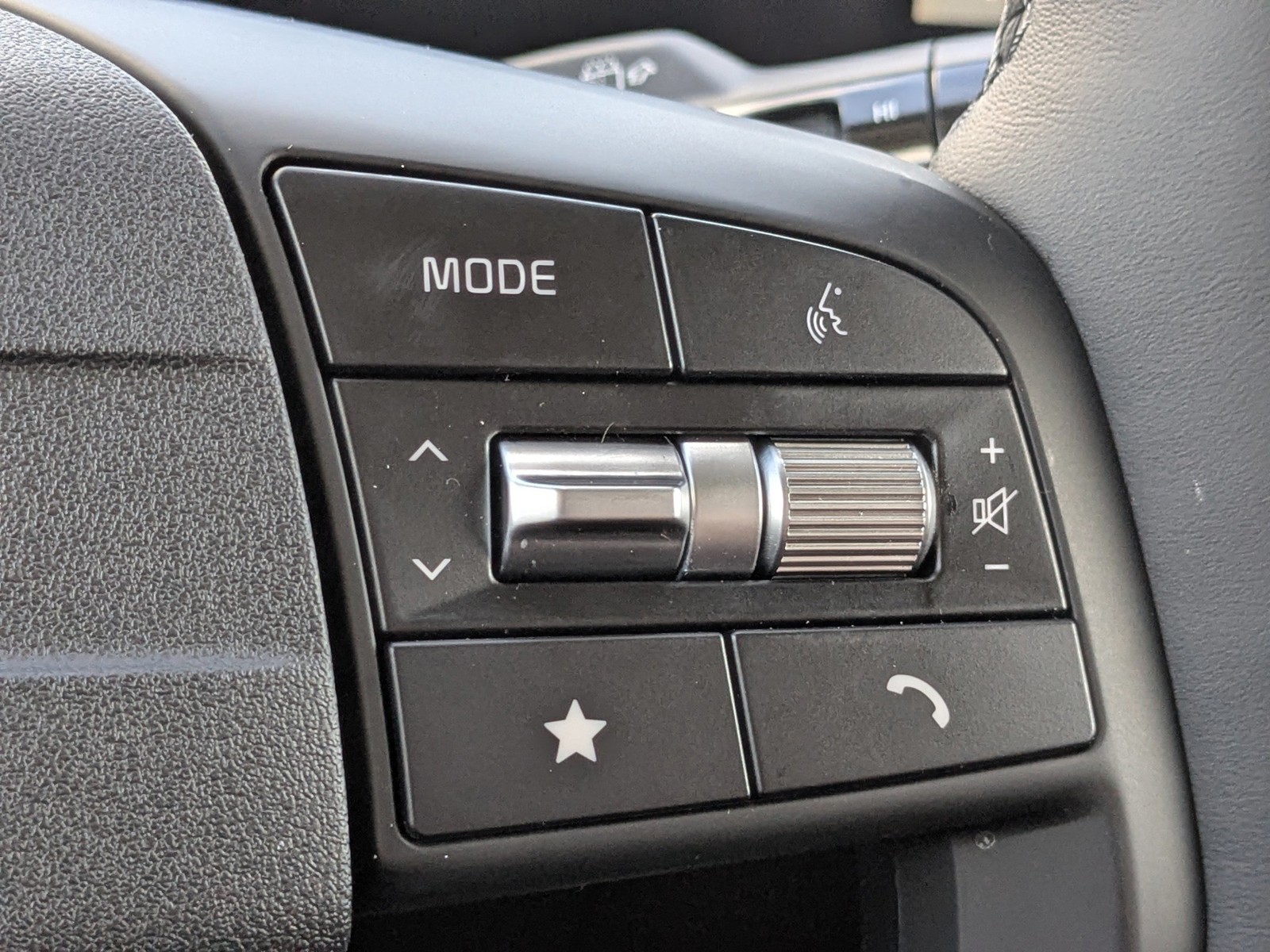 New 2026 Glacial White Pearl Kia SX-Prestige image 33