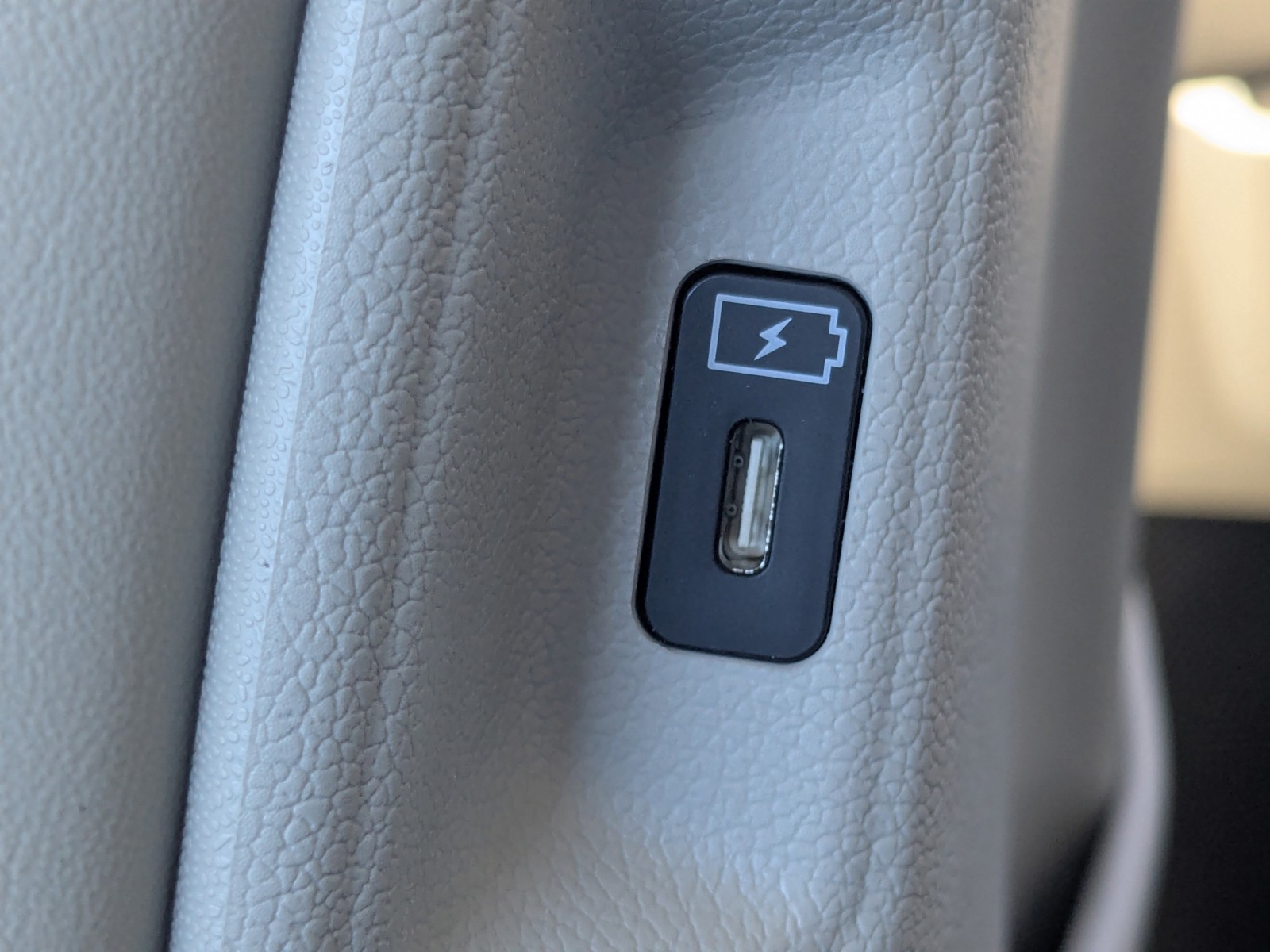 2026 Kia Sorento — photo 22 view