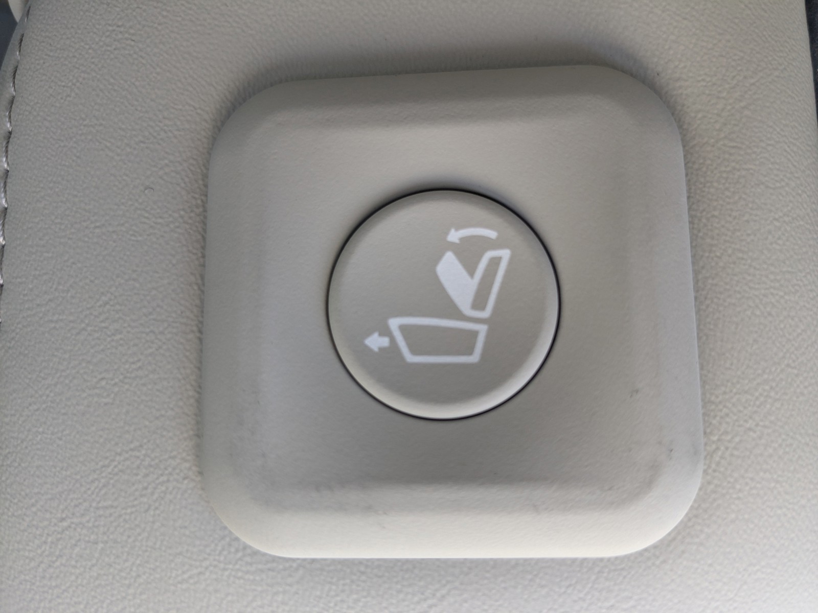 2026 Kia Sorento — photo 18 view