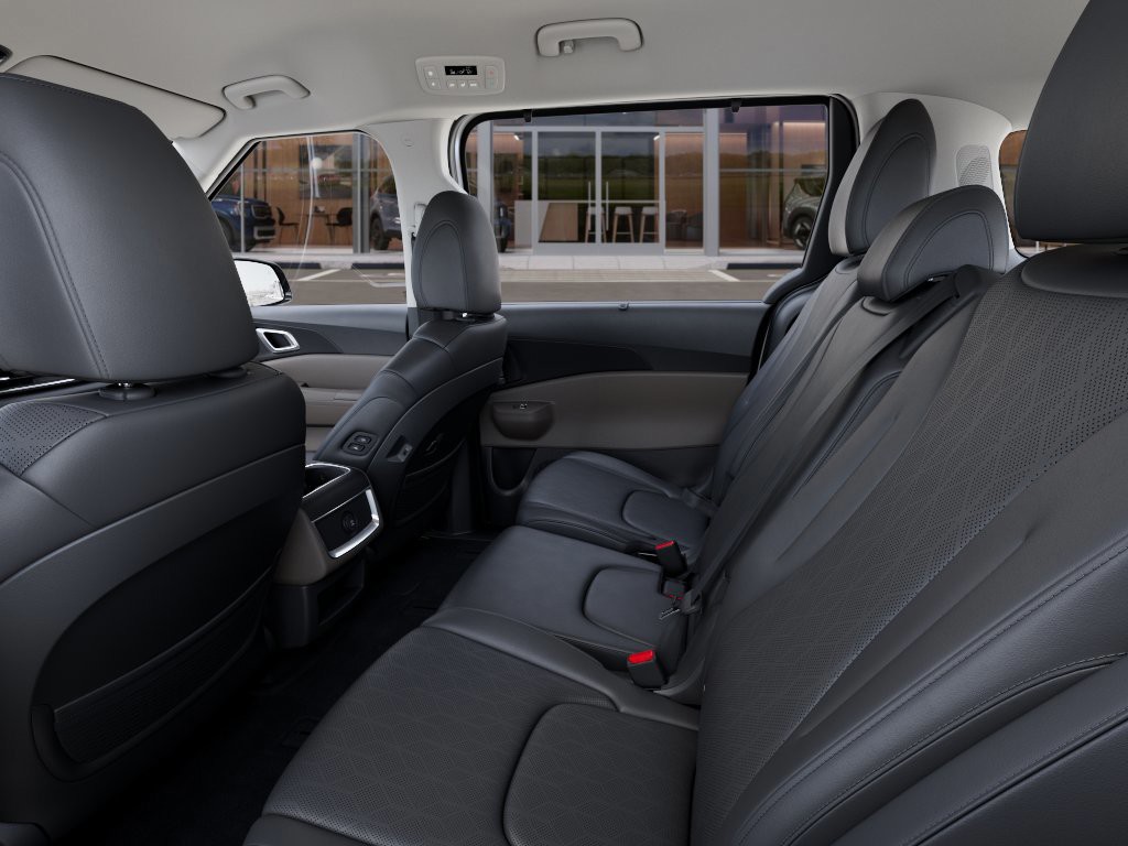 New 2026 Snow White Pearl Kia EX image 18