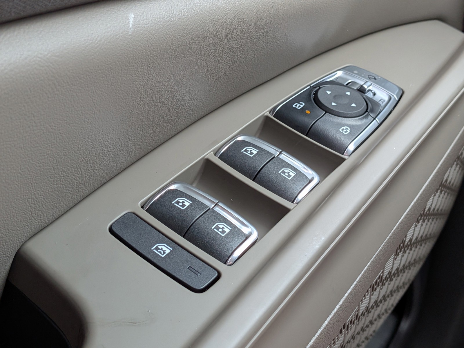 New 2026 Ivory Silver Kia EX image 27
