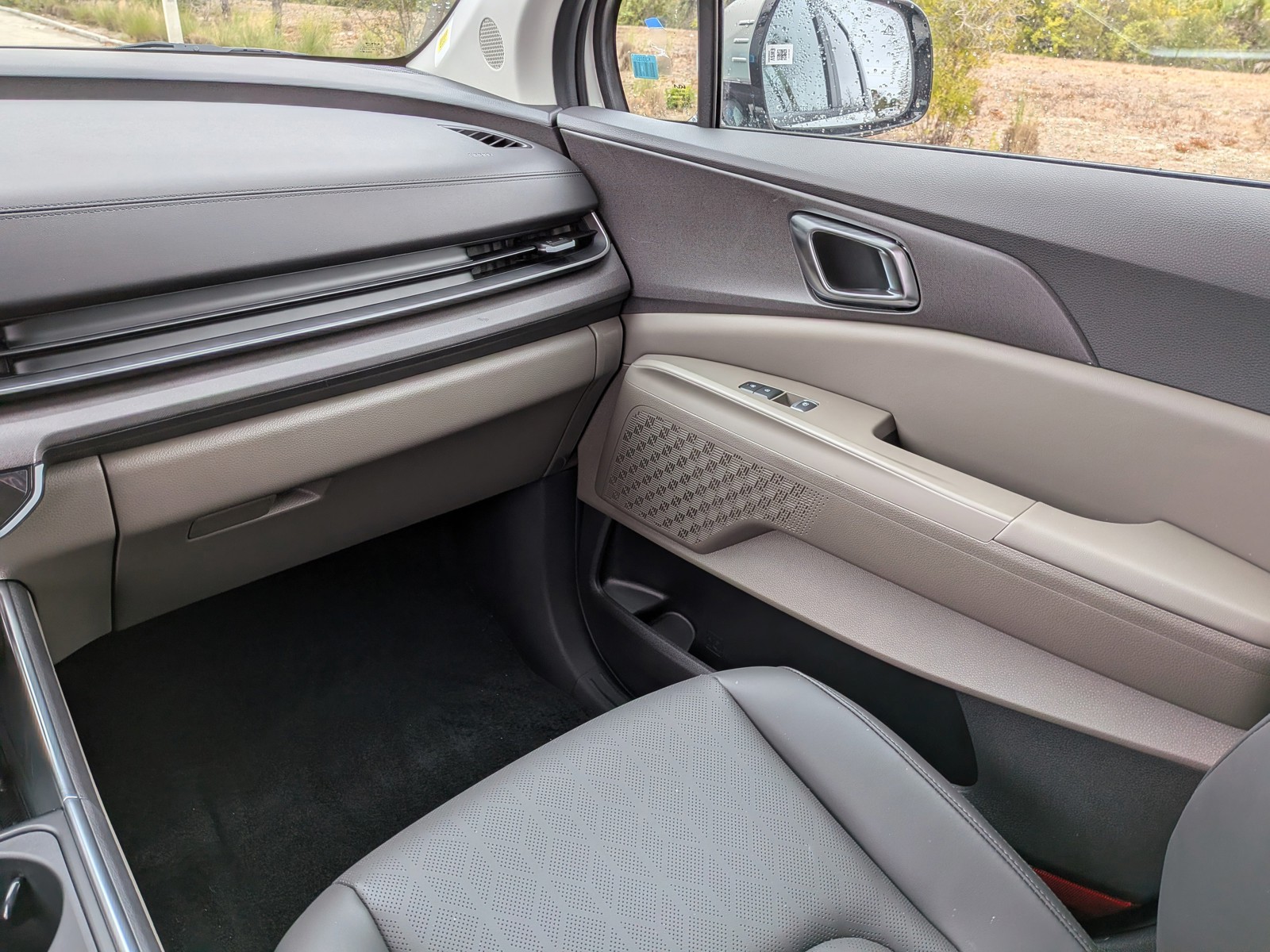 New 2026 Ivory Silver Kia EX image 23