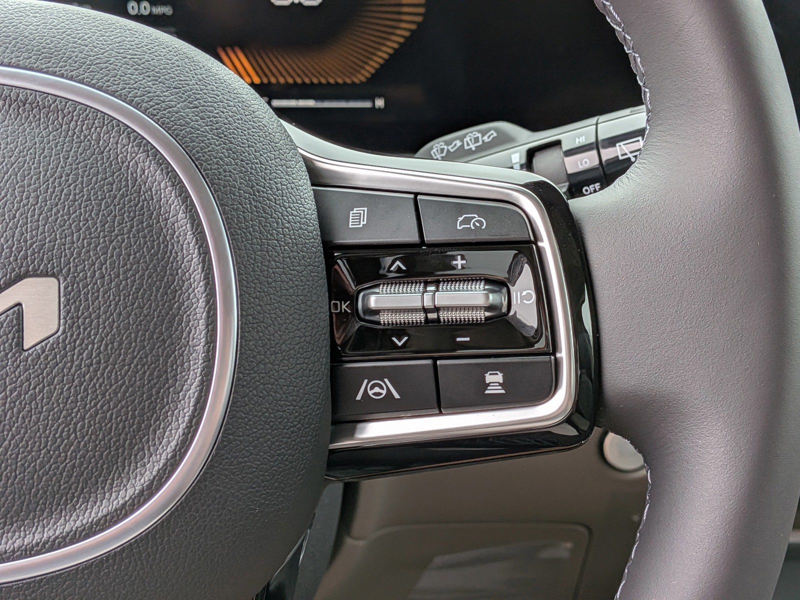 New 2026 Ivory Silver Kia EX image 31