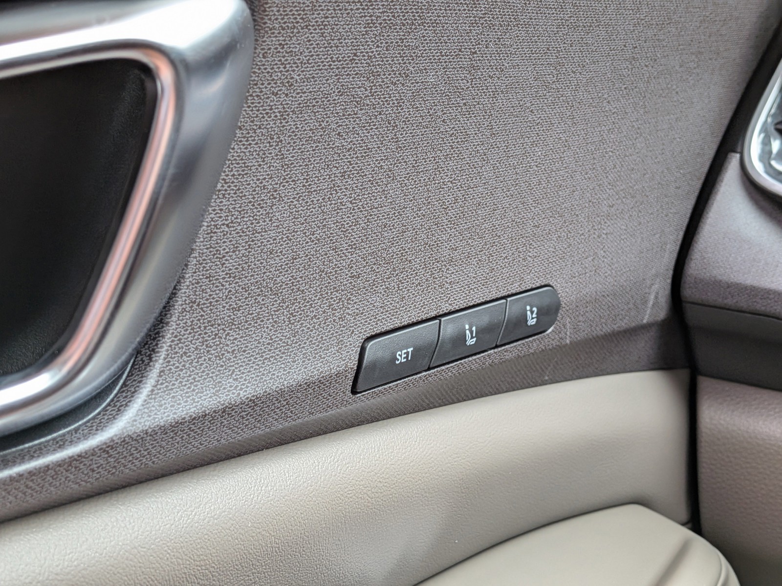 New 2026 Ivory Silver Kia EX image 28