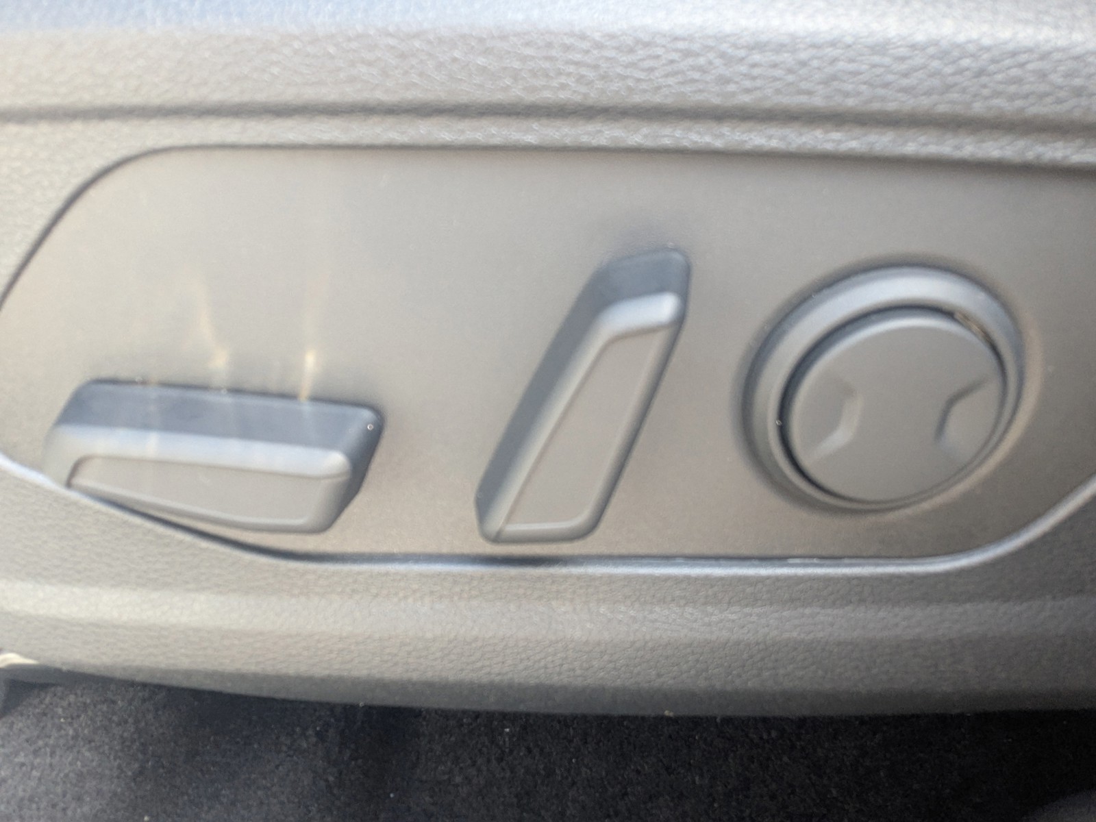 New 2026 Panthera Metal Gray Kia EX image 24