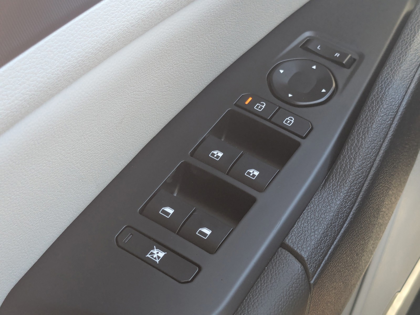 New 2026 Panthera Metal Gray Kia EX image 31