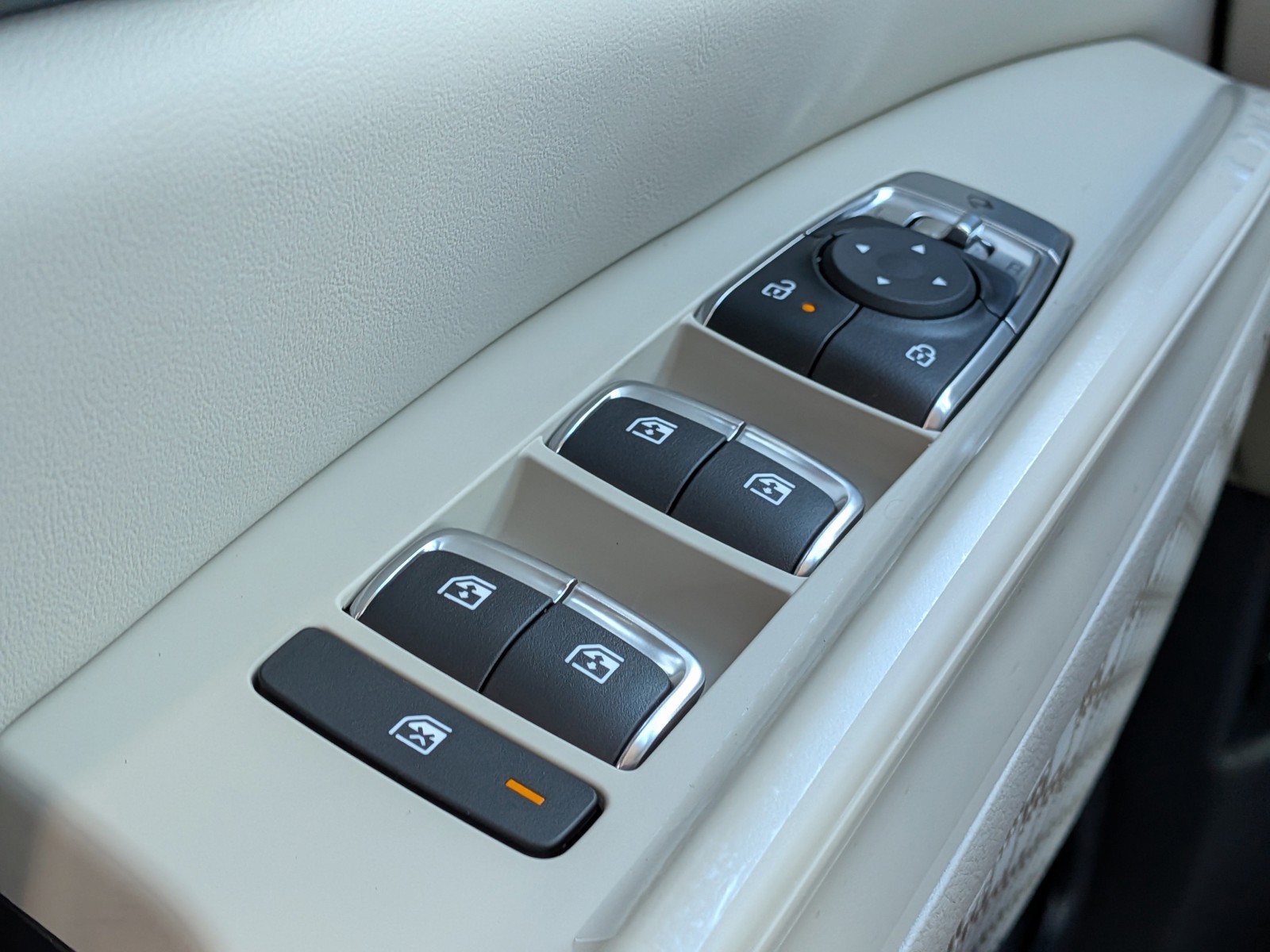 New 2026 Snow White Pearl Kia EX image 27