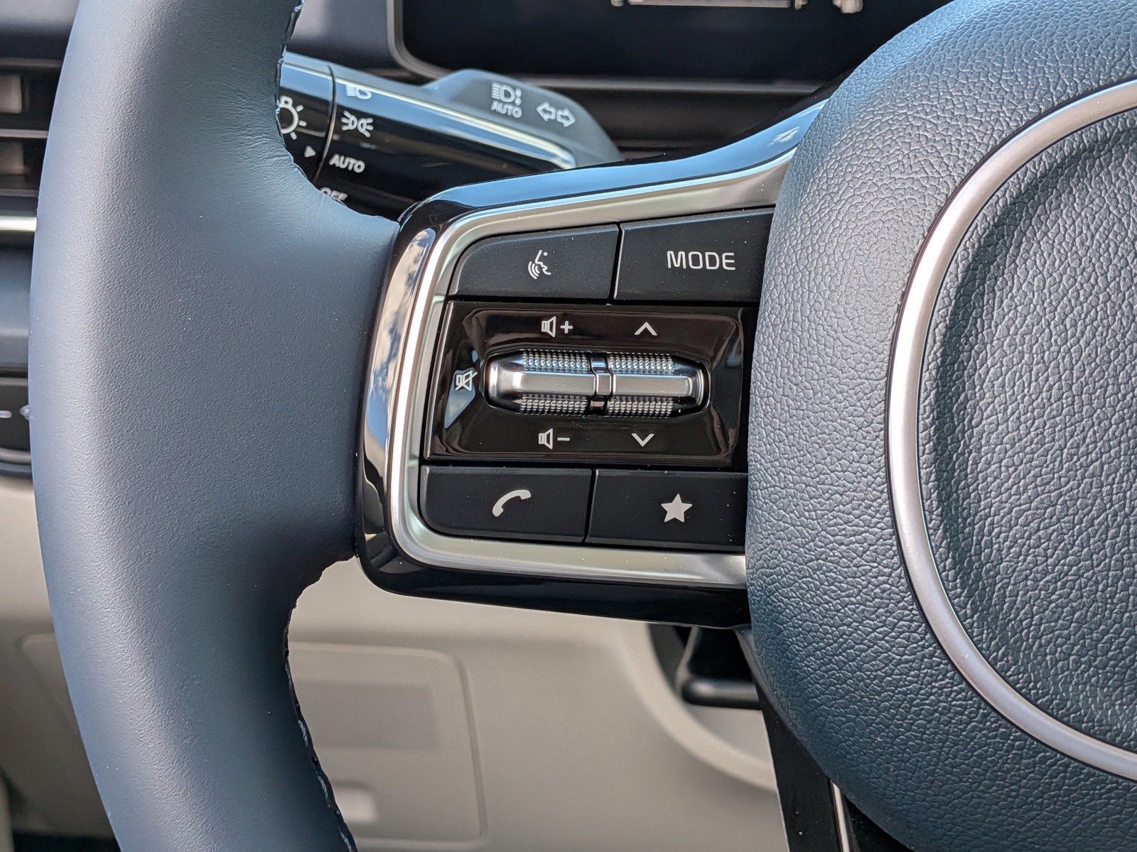 New 2026 Snow White Pearl Kia EX image 29