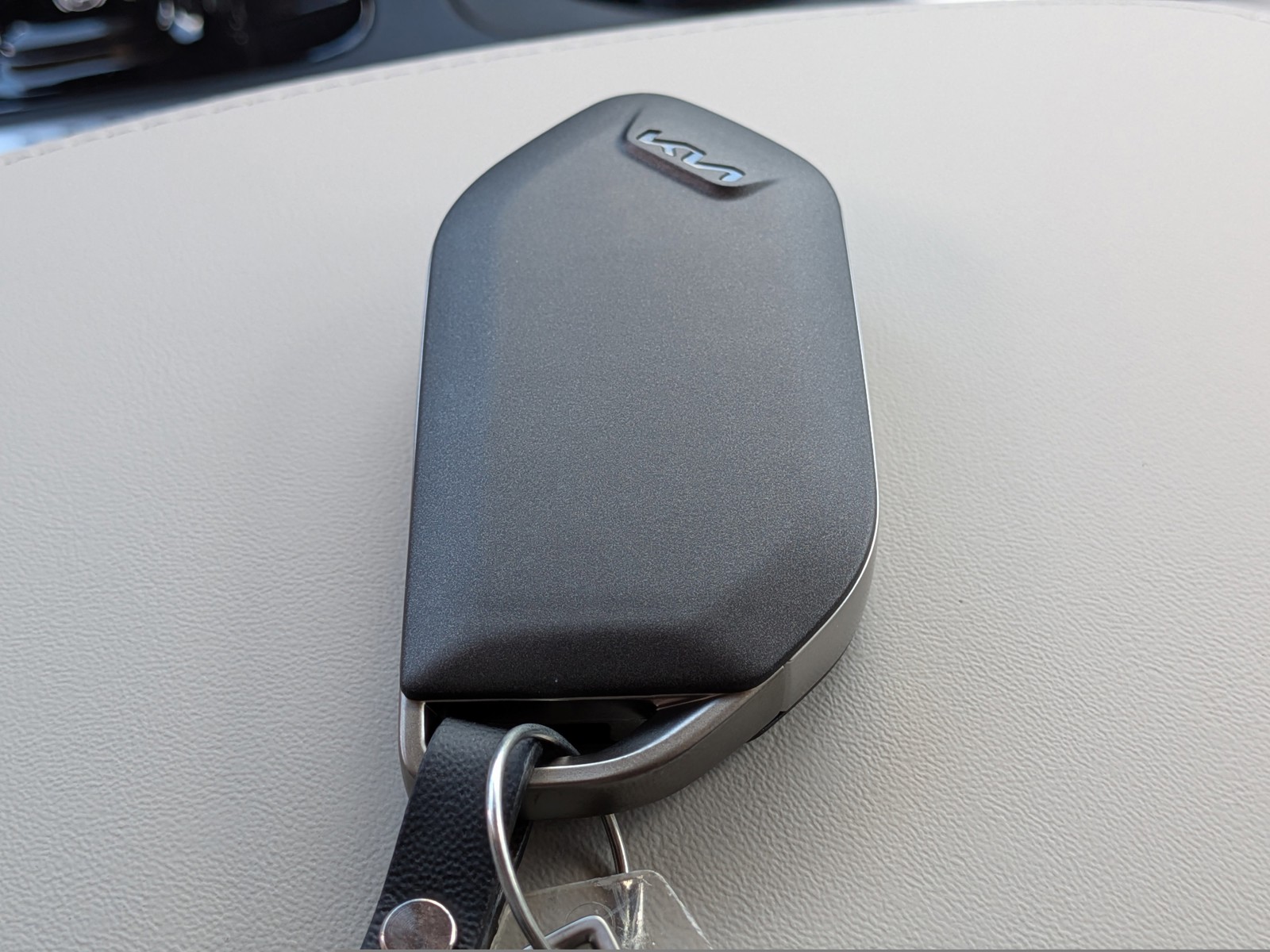 New 2026 Snow White Pearl Kia EX image 39