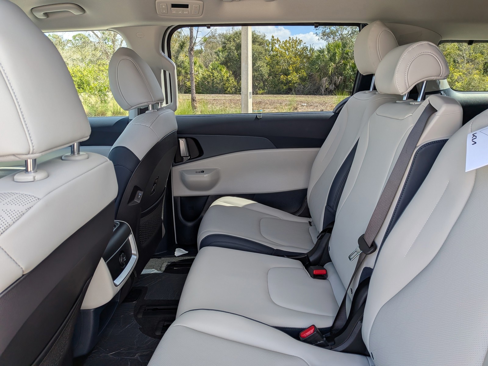 New 2026 Snow White Pearl Kia EX image 16