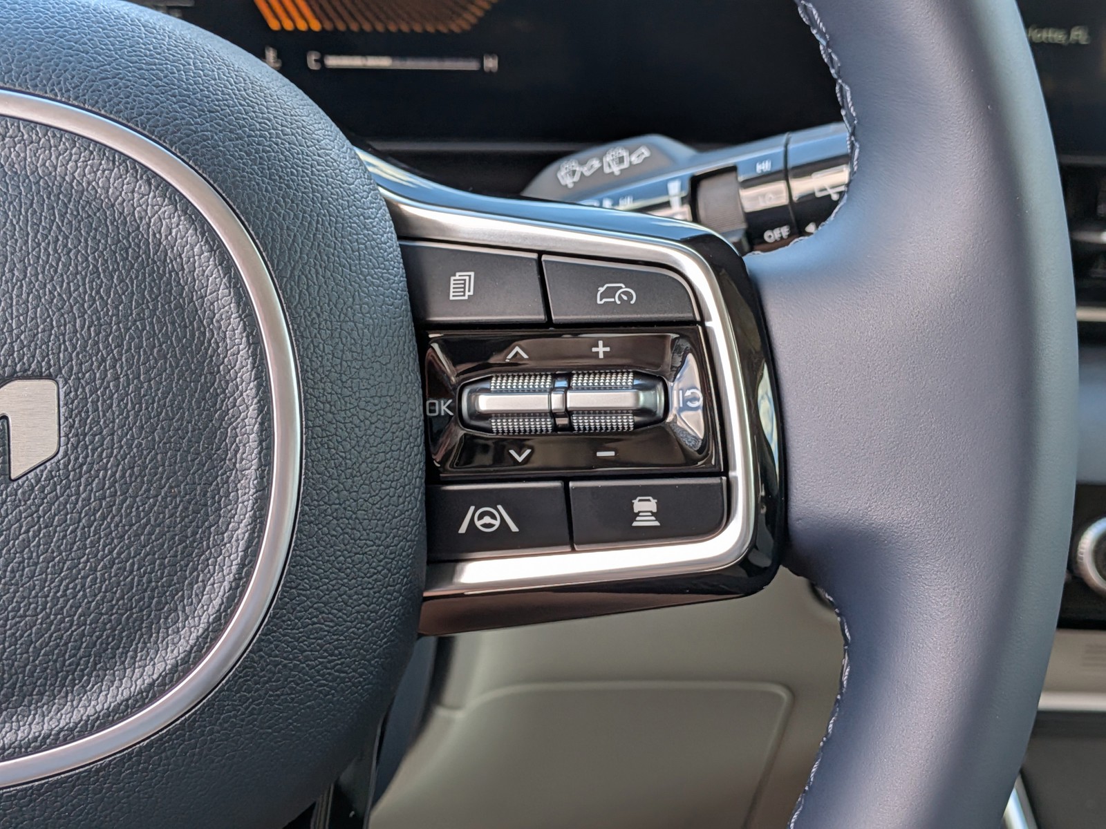 New 2026 Snow White Pearl Kia EX image 30