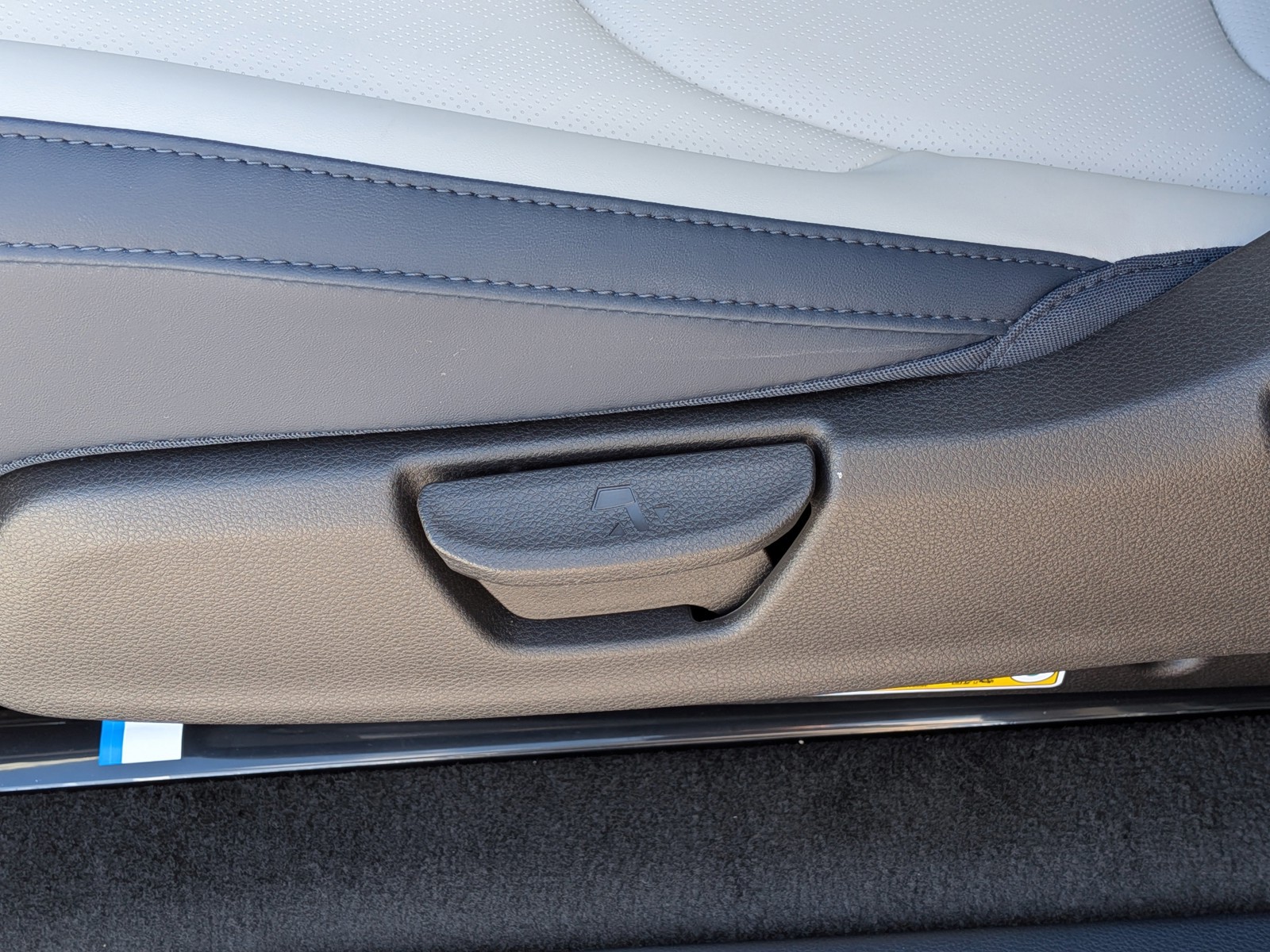 New 2026 Snow White Pearl Kia EX image 17