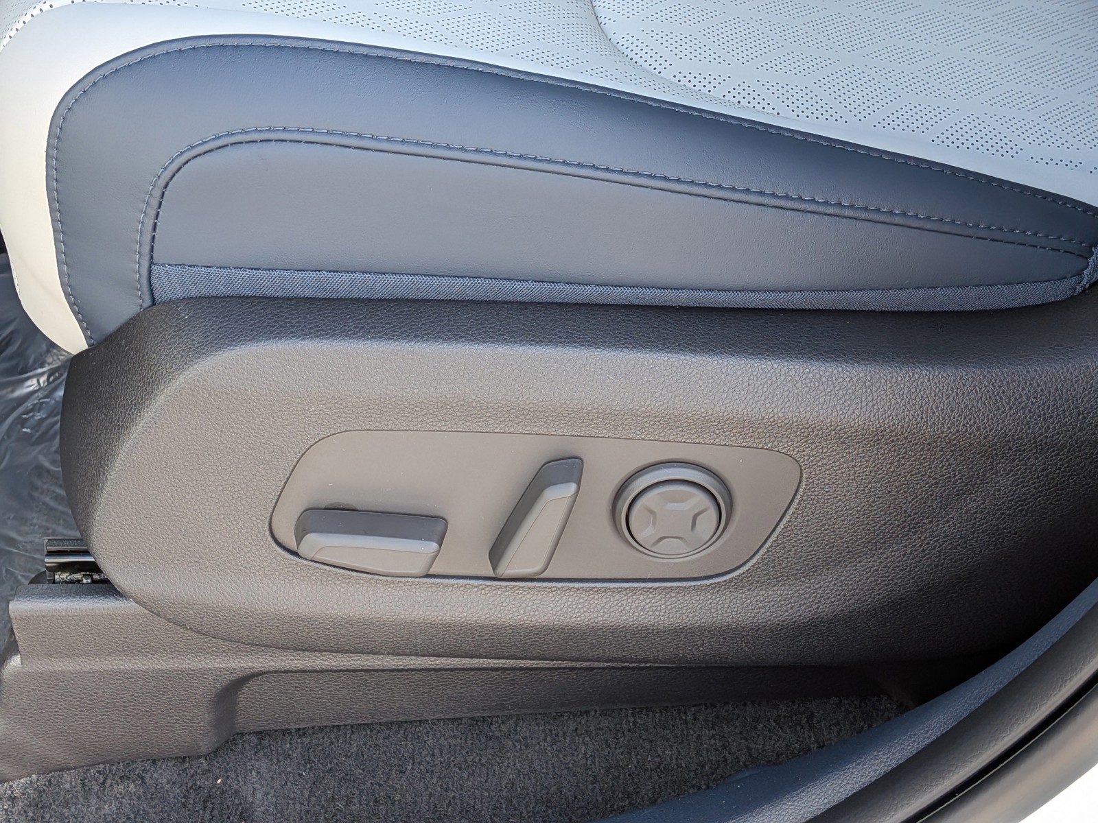 New 2026 Snow White Pearl Kia EX image 26