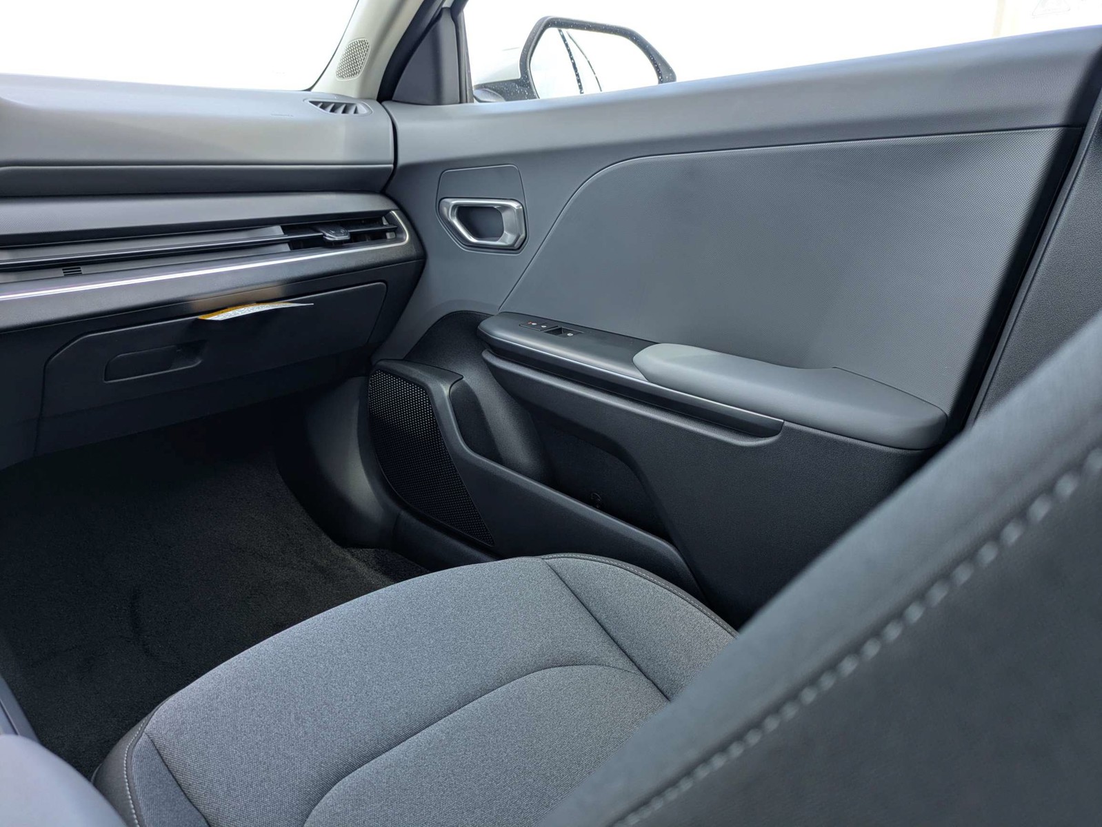 New 2026 Snow White Pearl Kia LXS image 17