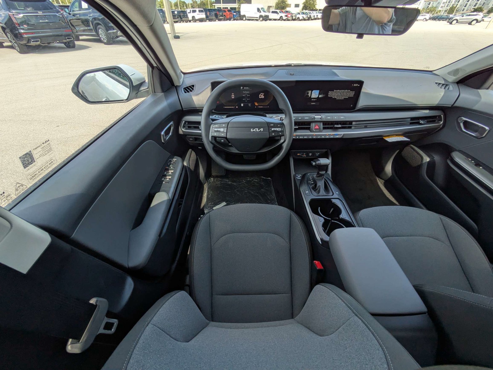 New 2026 Snow White Pearl Kia LXS image 16