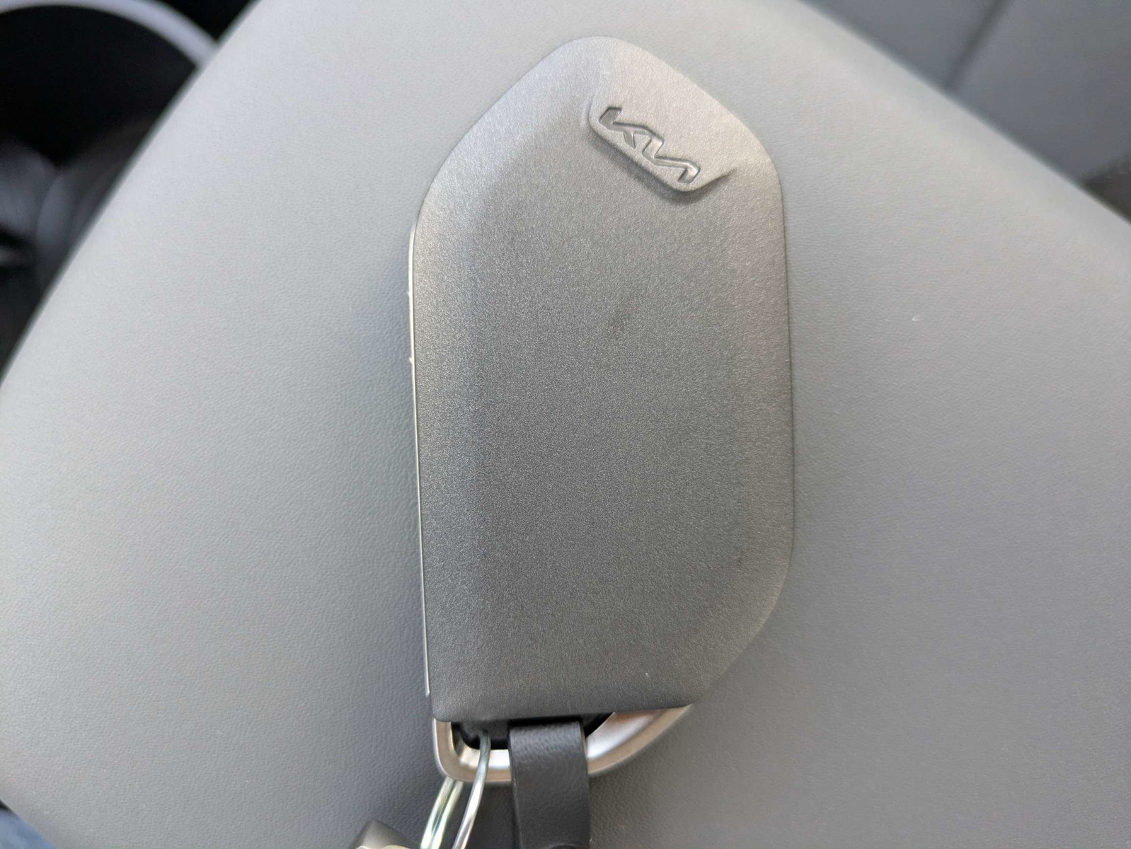 New 2026 Snow White Pearl Kia LXS image 35