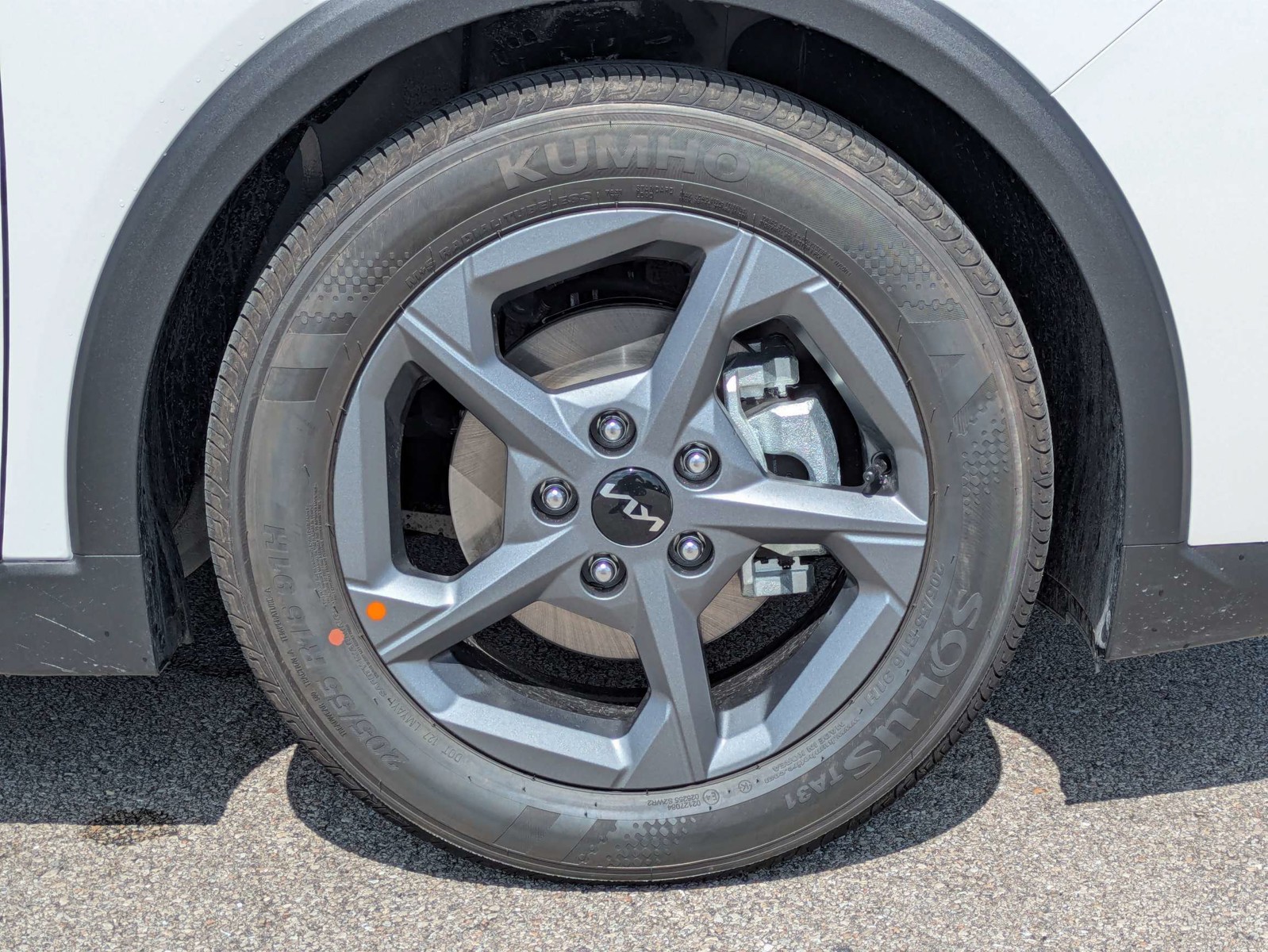 New 2026 Snow White Pearl Kia LXS image 11