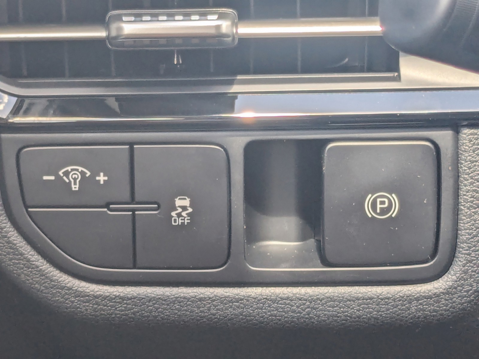 New 2026 Glacial White Pearl Kia LX image 28