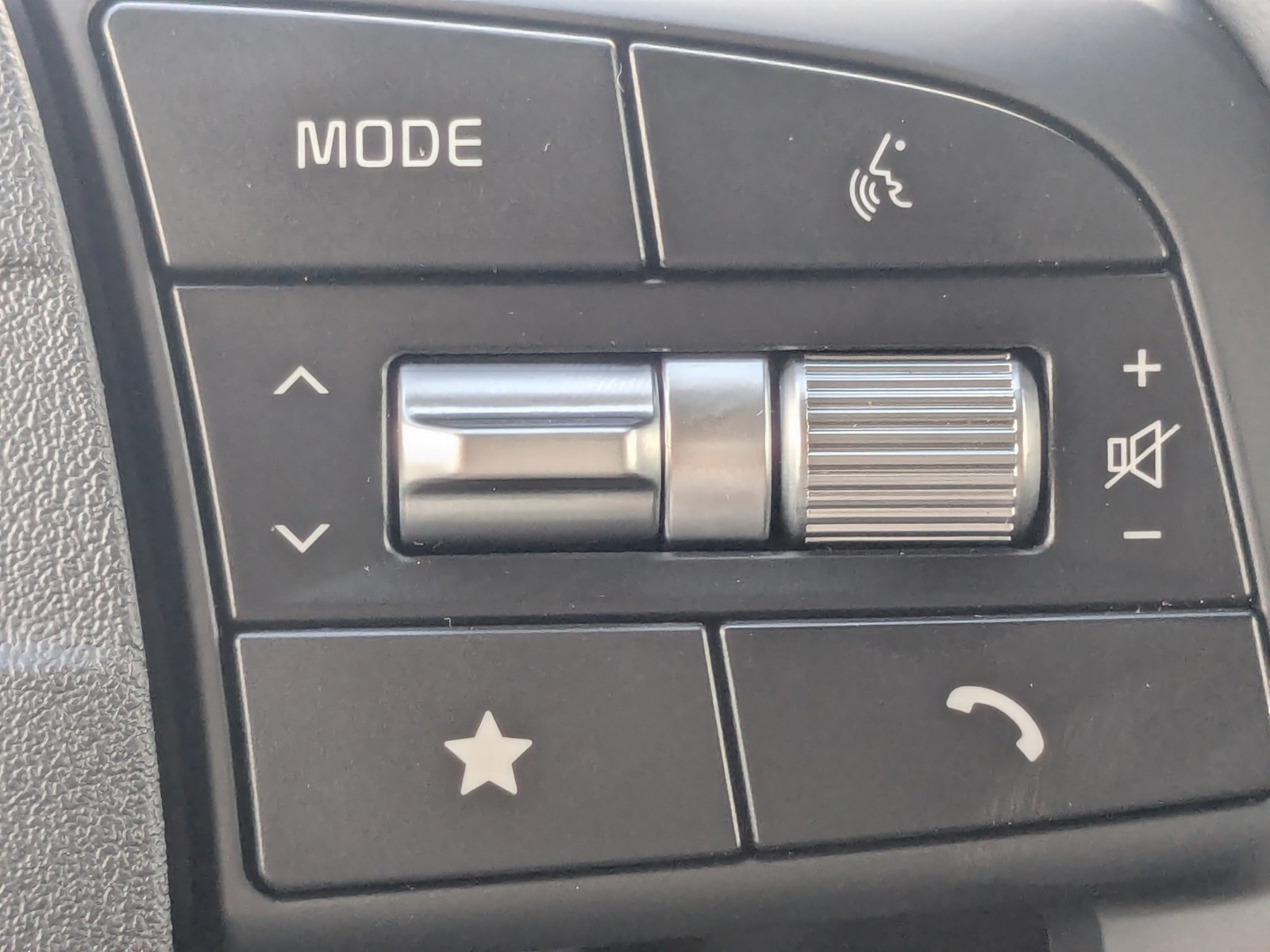New 2026 Glacial White Pearl Kia LX image 30