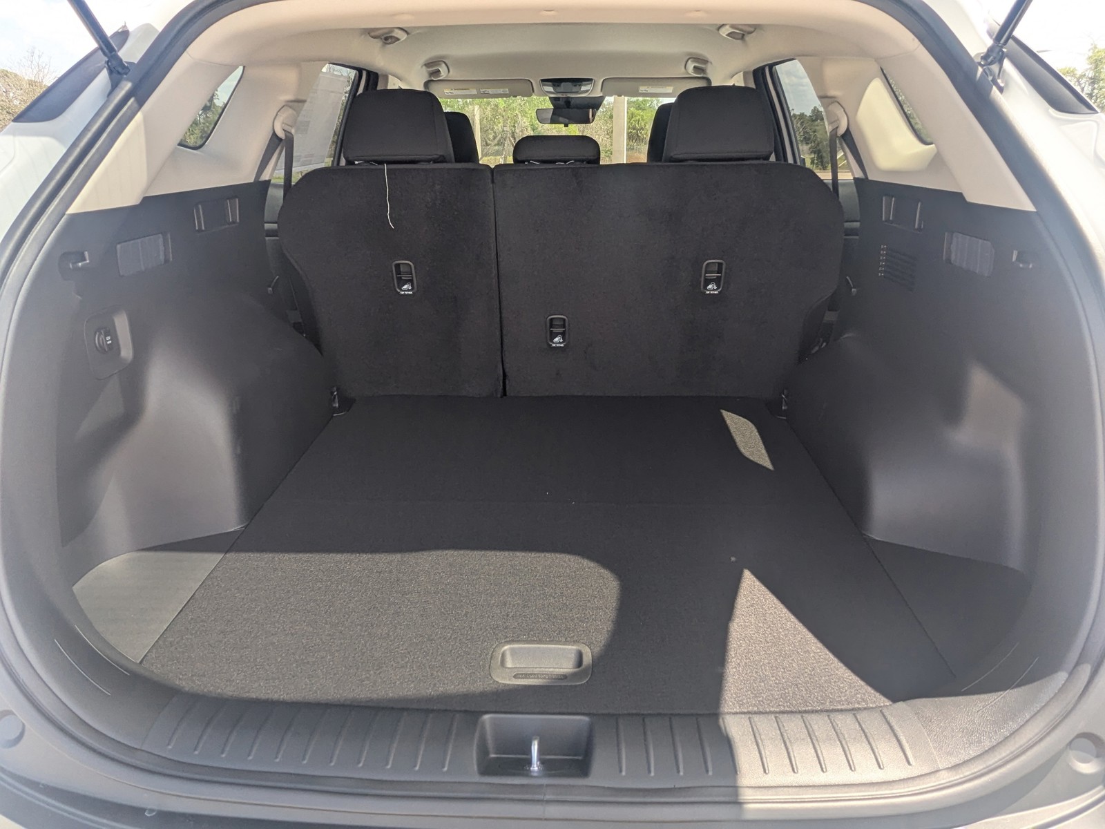 New 2026 Glacial White Pearl Kia LX image 13