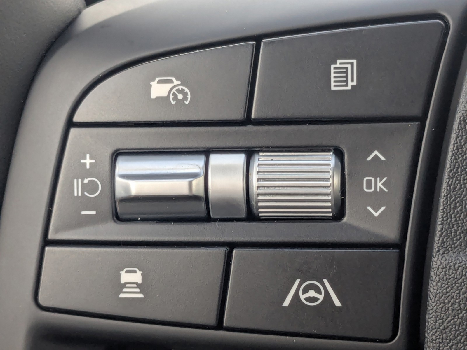 New 2026 Glacial White Pearl Kia LX image 29