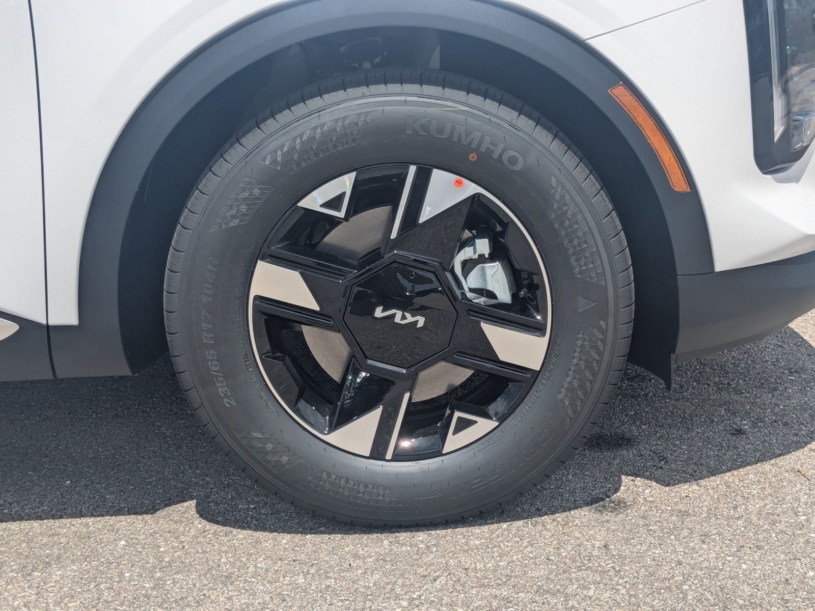 New 2026 Glacial White Pearl Kia LX image 11