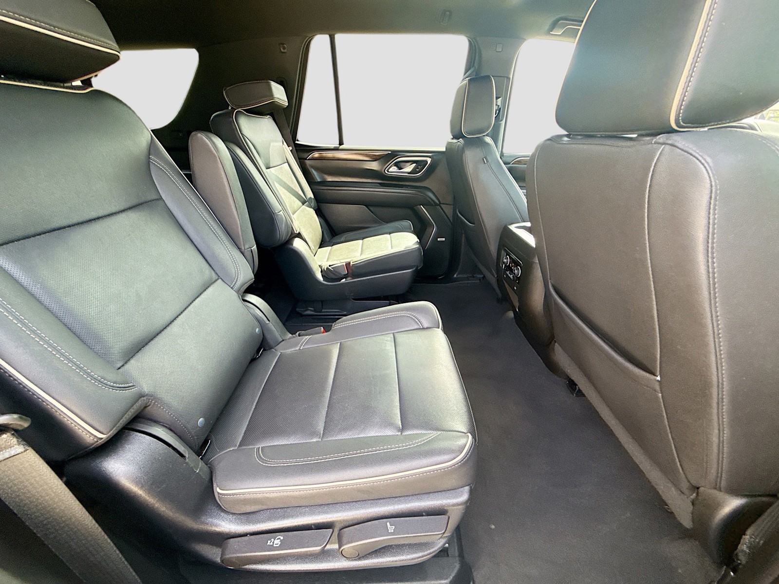 Used 2023 Black Chevrolet Premier image 27