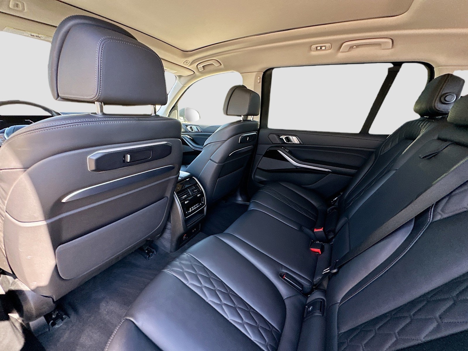 Used 2025 Black Sapphire Metallic BMW xDrive40i image 26