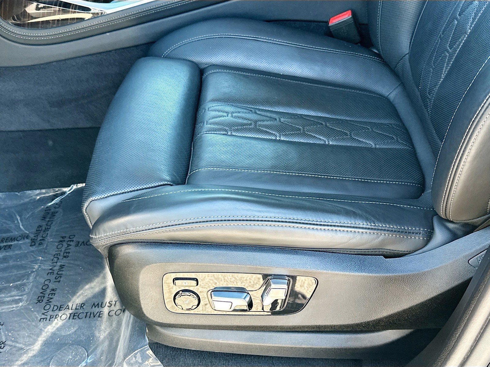 Used 2025 Black Sapphire Metallic BMW xDrive40i image 18