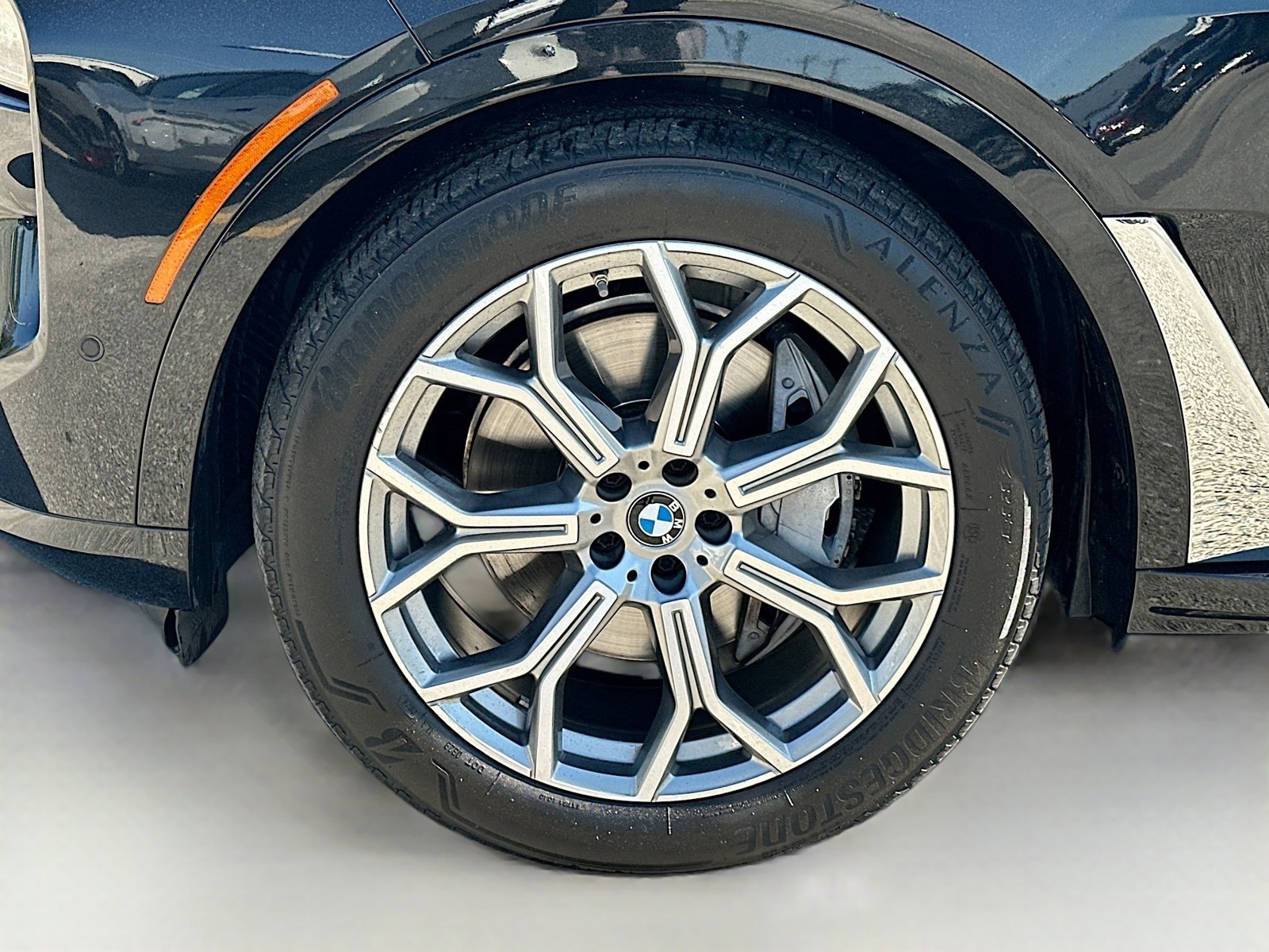 Used 2025 Black Sapphire Metallic BMW xDrive40i image 38