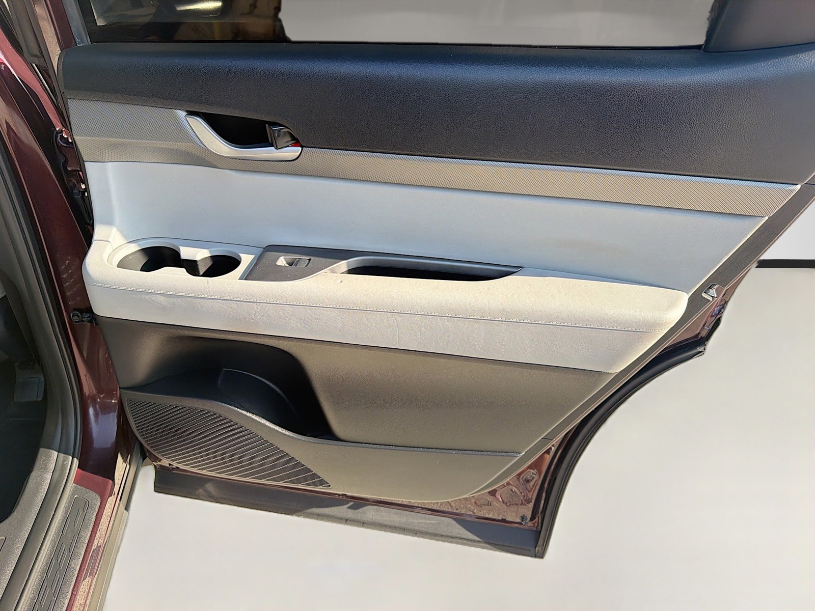 Used 2023 Sierra Burgundy Hyundai SEL image 29
