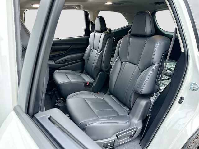 New 2025 White Subaru Onyx Edition Touring image 26