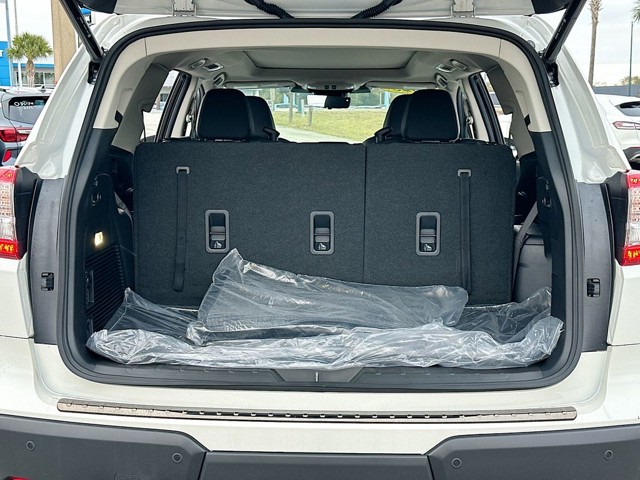 New 2025 White Subaru Onyx Edition Touring image 28