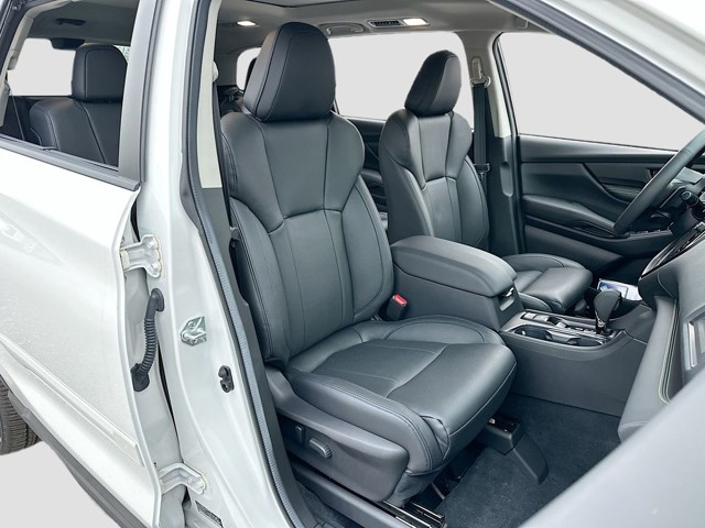 New 2025 White Subaru Onyx Edition Touring image 31