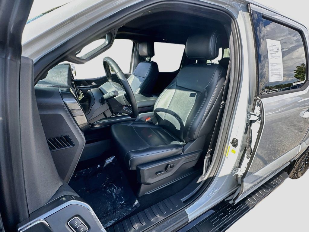 Used 2023 White Ford XLT image 22