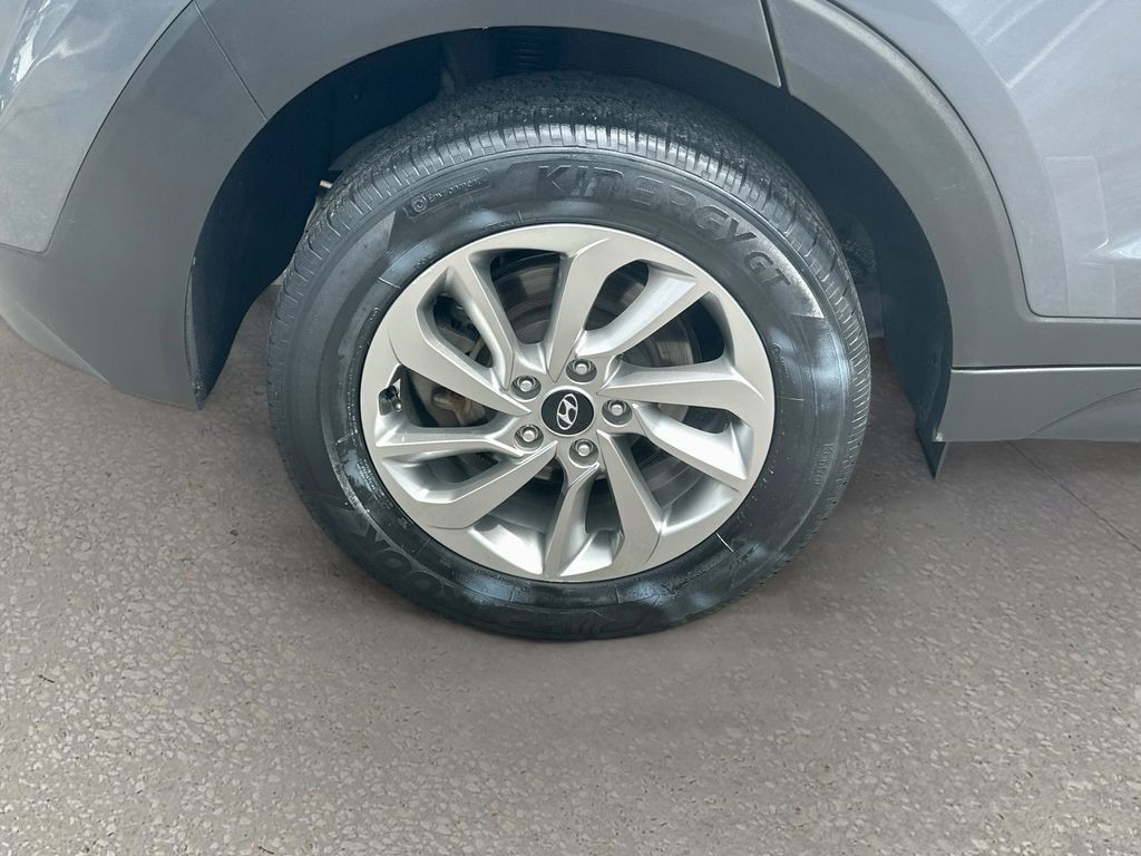 Used 2018 Gray Hyundai SE image 28