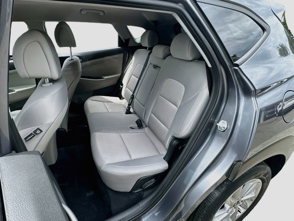 Used 2018 Gray Hyundai SE image 22