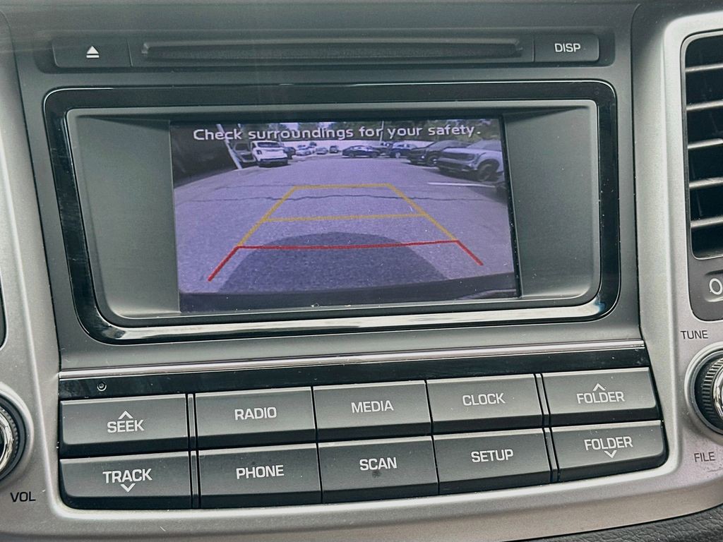 Used 2018 Gray Hyundai SE image 13