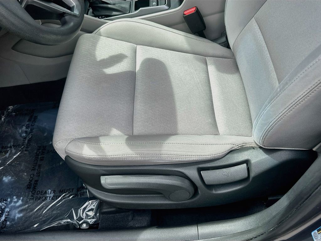 Used 2018 Gray Hyundai SE image 18