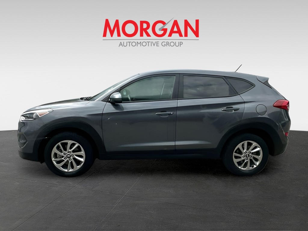 Used 2018 Gray Hyundai SE image 4