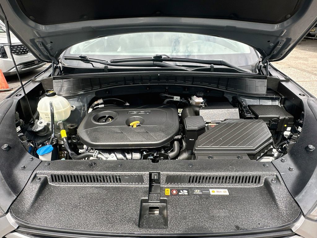 Used 2018 Gray Hyundai SE image 27
