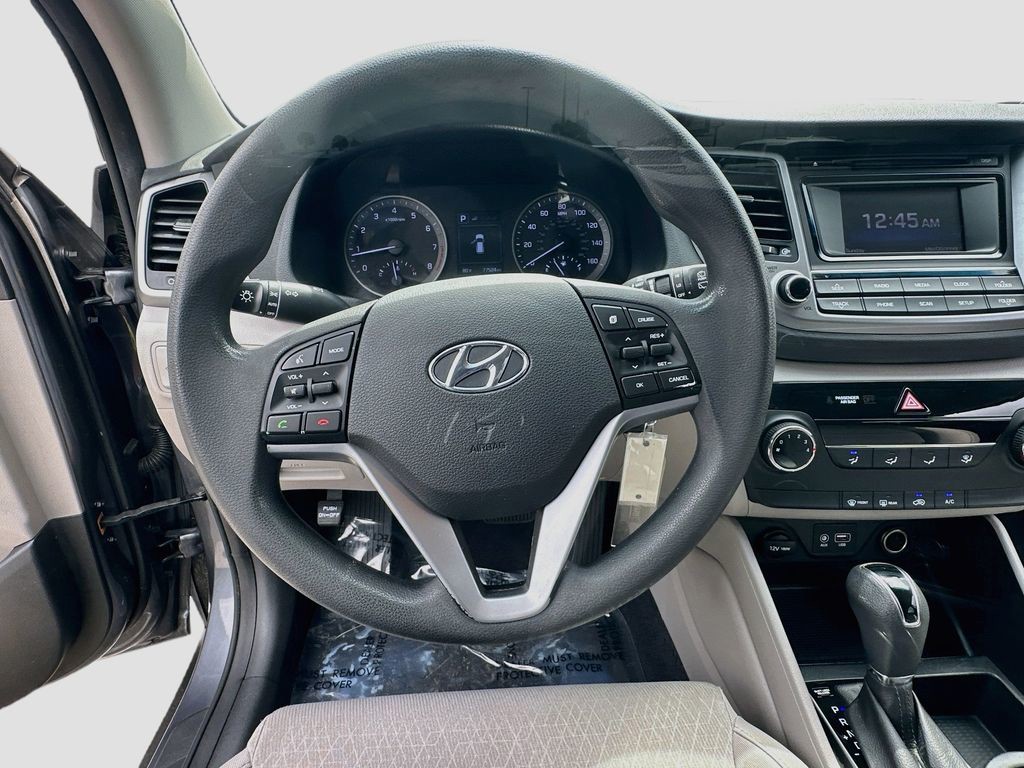 Used 2018 Gray Hyundai SE image 11