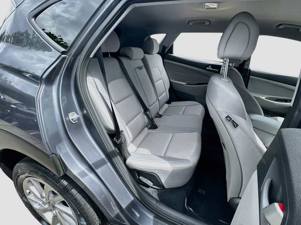 Used 2018 Gray Hyundai SE image 24