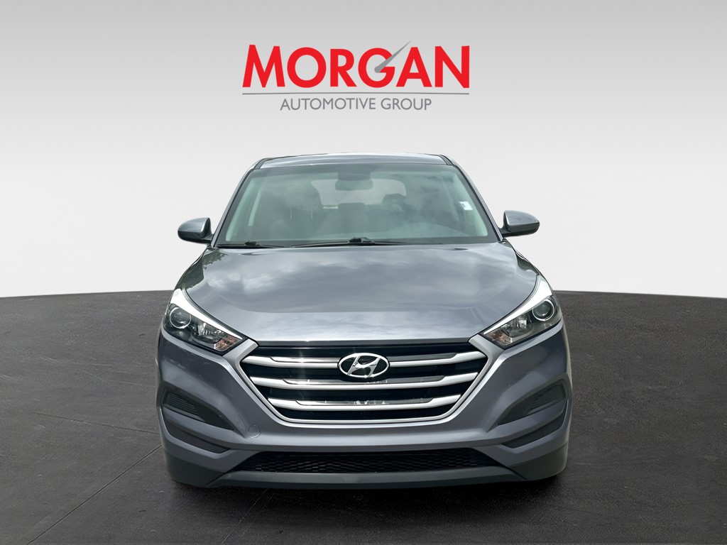 Used 2018 Gray Hyundai SE image 2