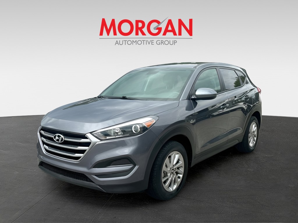 Used 2018 Gray Hyundai SE image 3