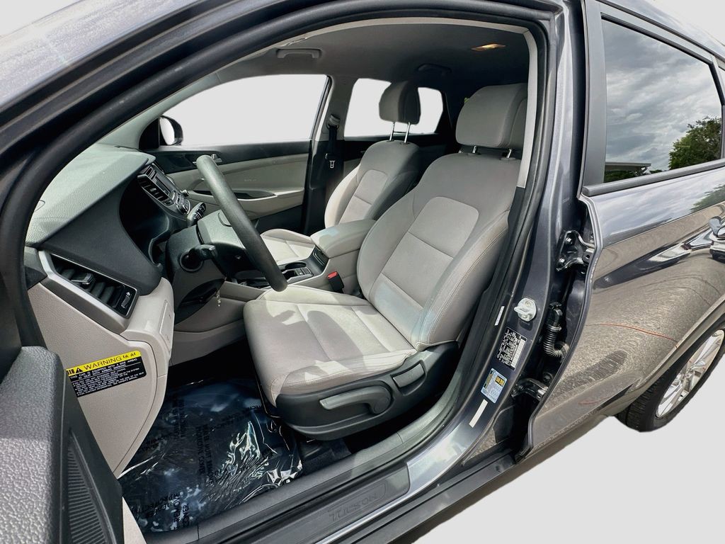 Used 2018 Gray Hyundai SE image 19